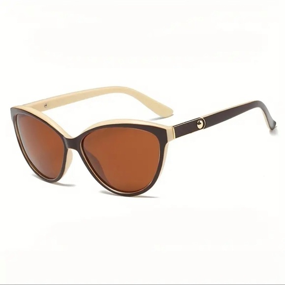 Jenny Louise Boutique Accessories - Cat-Eye Polarized Sunglasses with case